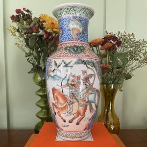 Chinoiserie warrior vase